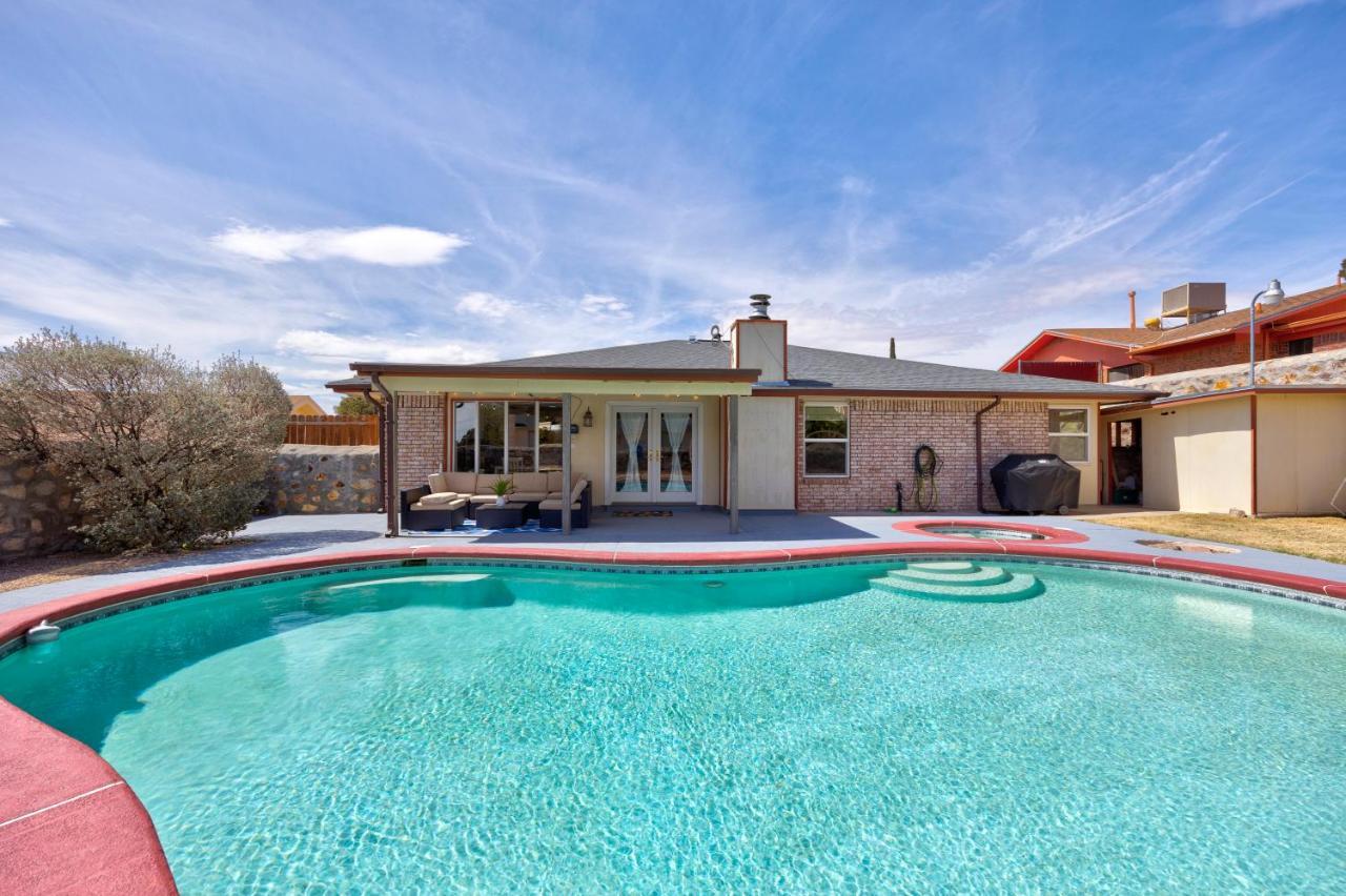 Home With Mountain View/Pool/Tub El Paso Kültér fotó